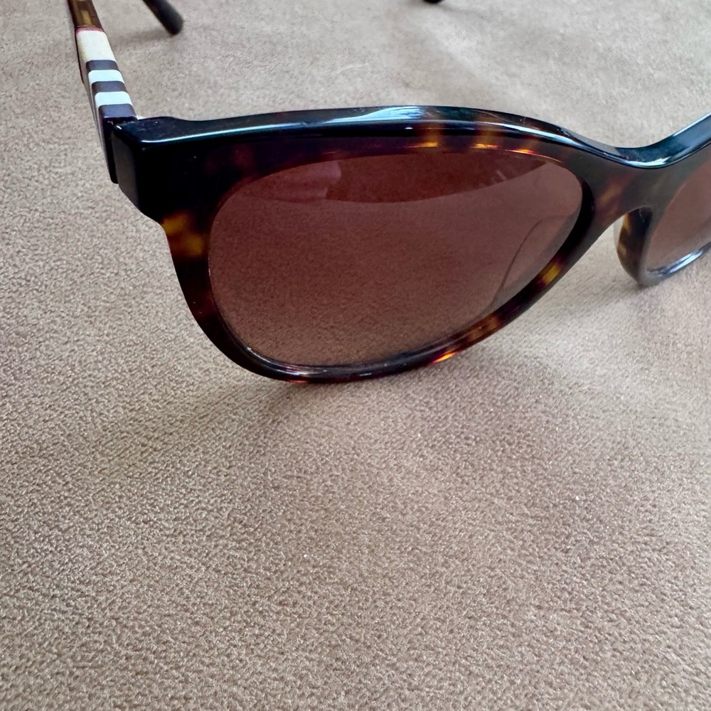 Burberry Tortoise Shell Sunglasses - Picture 4 of 8